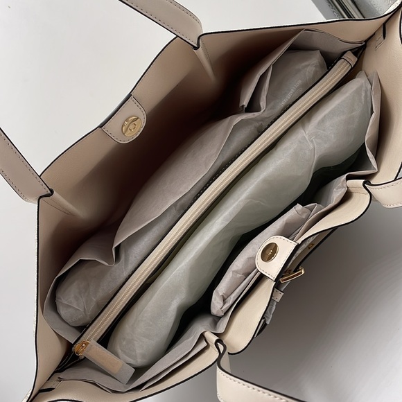 Michael Kors Emilia Large Logo Tote Bag 
COLOR LT CRM MULTI
NWT - Picture 7 of 16